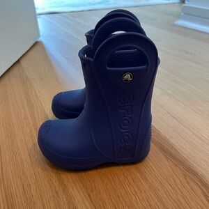 Toddler Crocs Pull on rain boots 7 blue